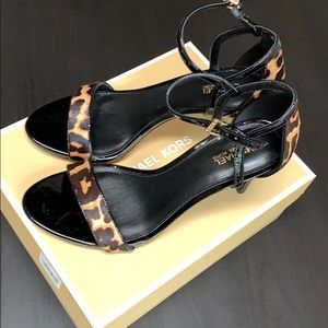 MK Simone Mid Sandal Haircalf